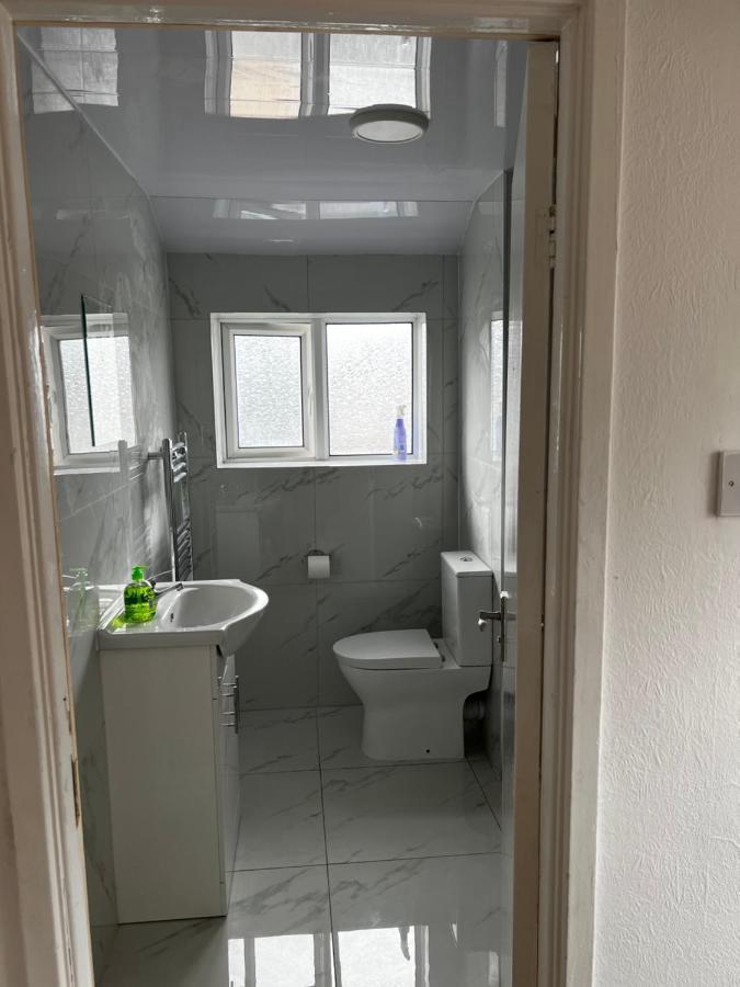 Good Priced Single Rooms In Hayes Northolt  Экстерьер фото