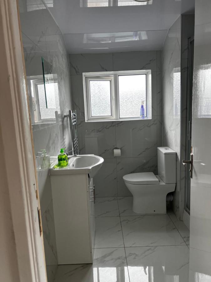 Good Priced Single Rooms In Hayes Northolt  Экстерьер фото