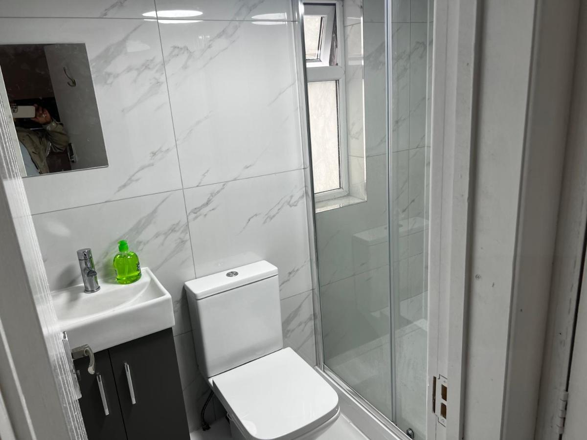 Good Priced Single Rooms In Hayes Northolt  Экстерьер фото