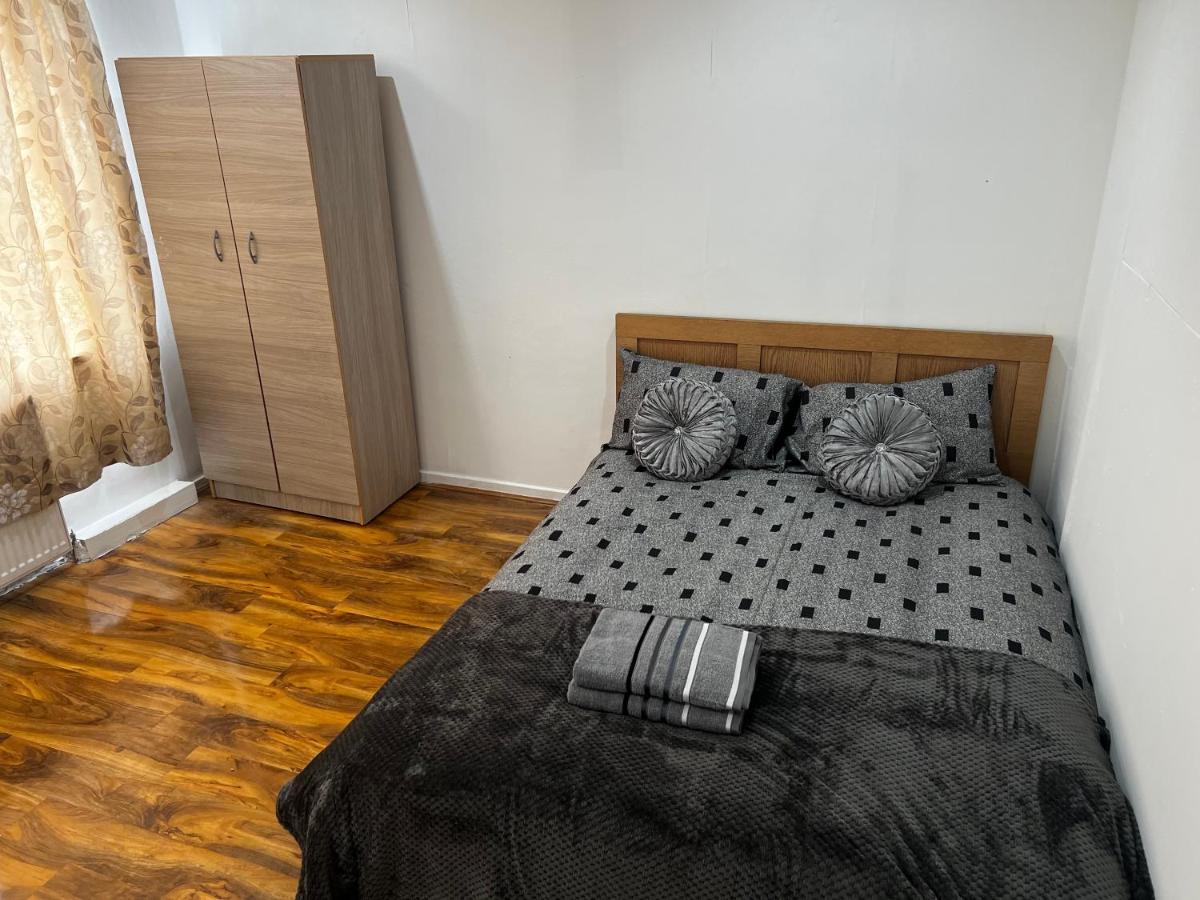 Good Priced Single Rooms In Hayes Northolt  Экстерьер фото